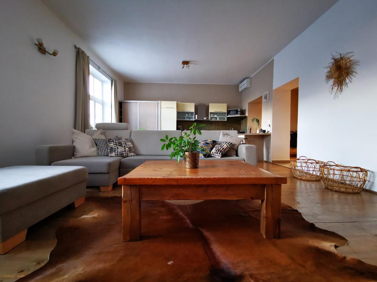 Falcon Apartment Nagyszombat Kültér fotó