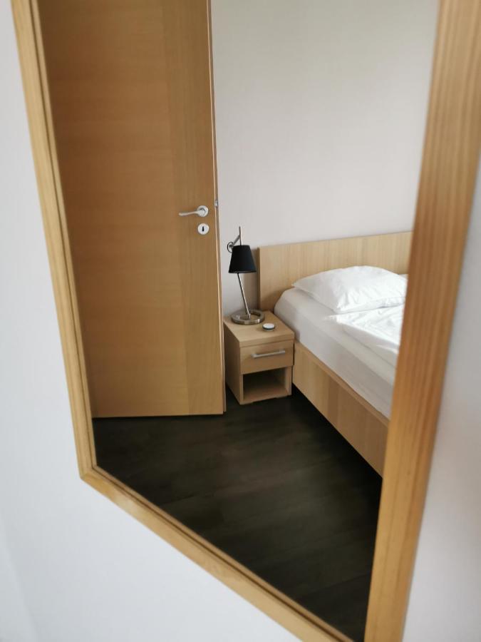 Falcon Apartment Nagyszombat Kültér fotó
