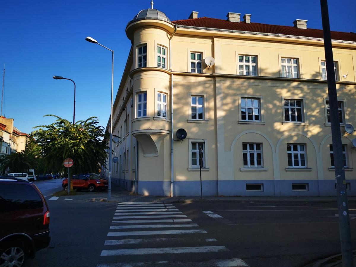 Falcon Apartment Nagyszombat Kültér fotó